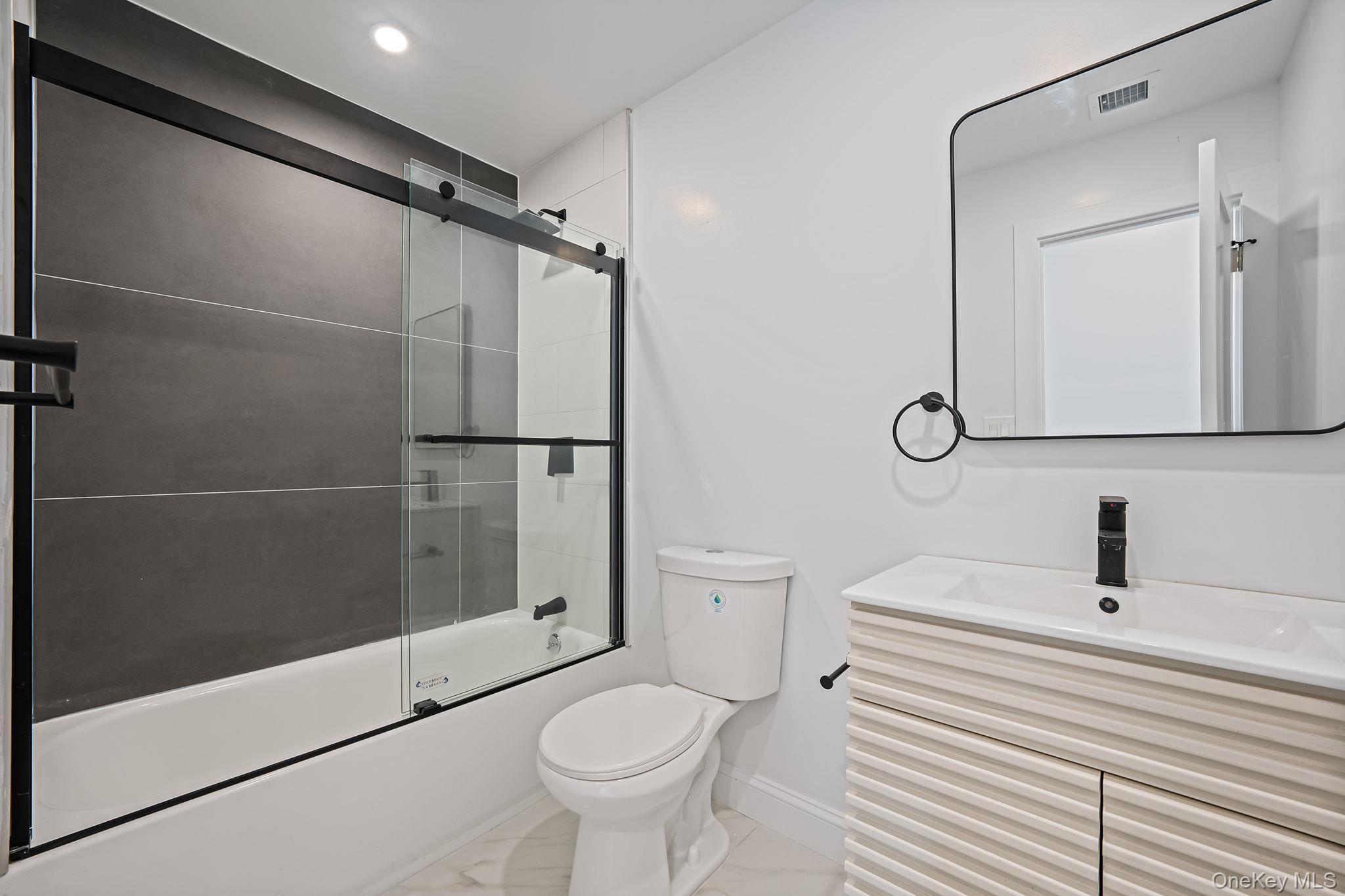 Single Family Harrison  Suffolk County, NY 11967, MLS-924926-31