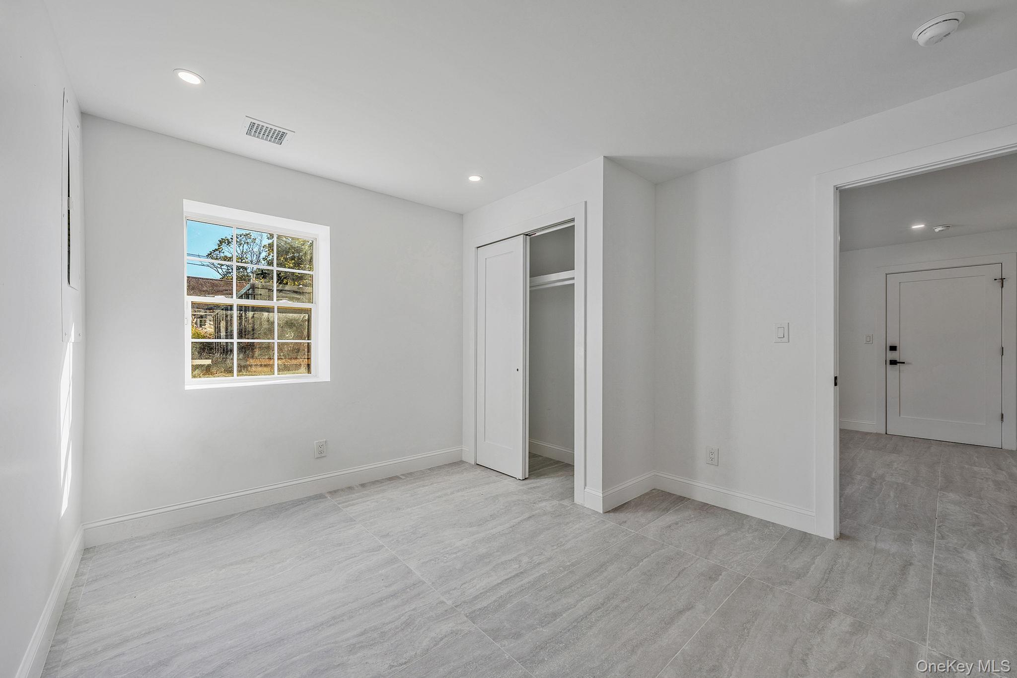 Single Family Harrison  Suffolk County, NY 11967, MLS-924926-33