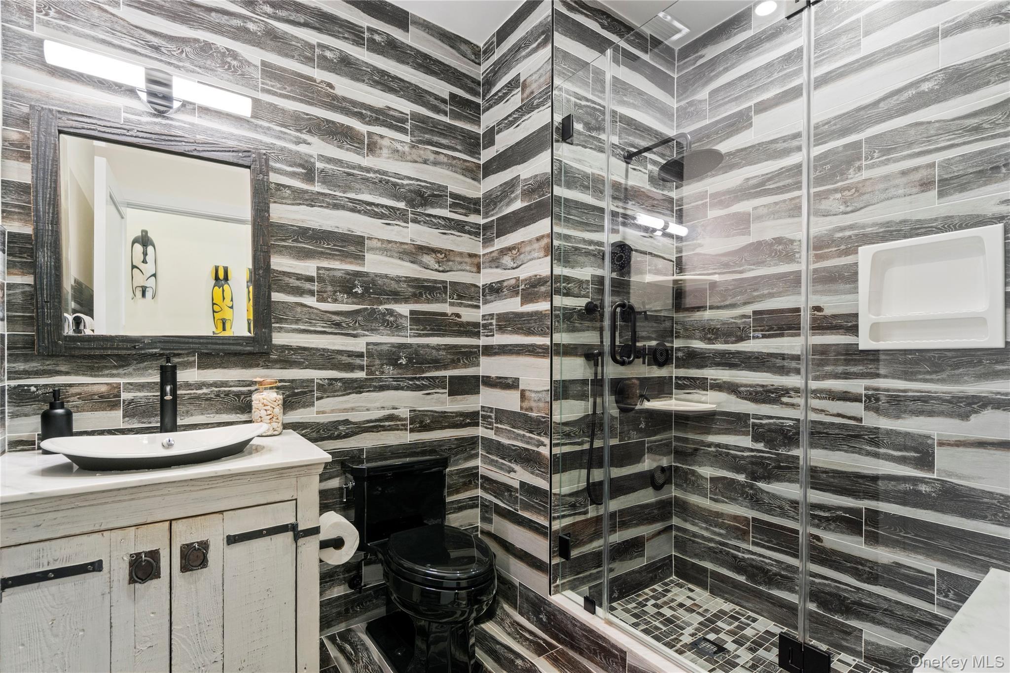 Condo Garvies Point  Nassau County, NY 11542, MLS-924938-15