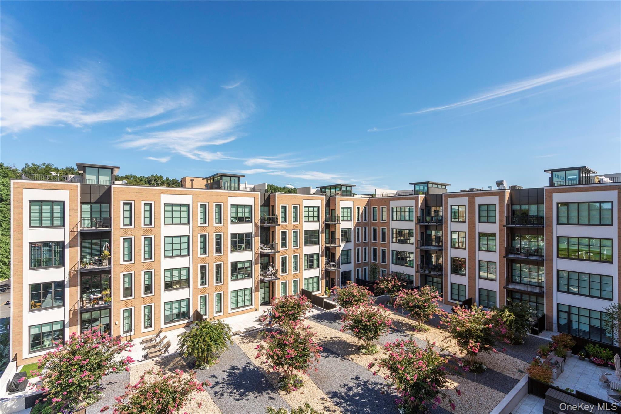 Condo Garvies Point  Nassau County, NY 11542, MLS-924938-17