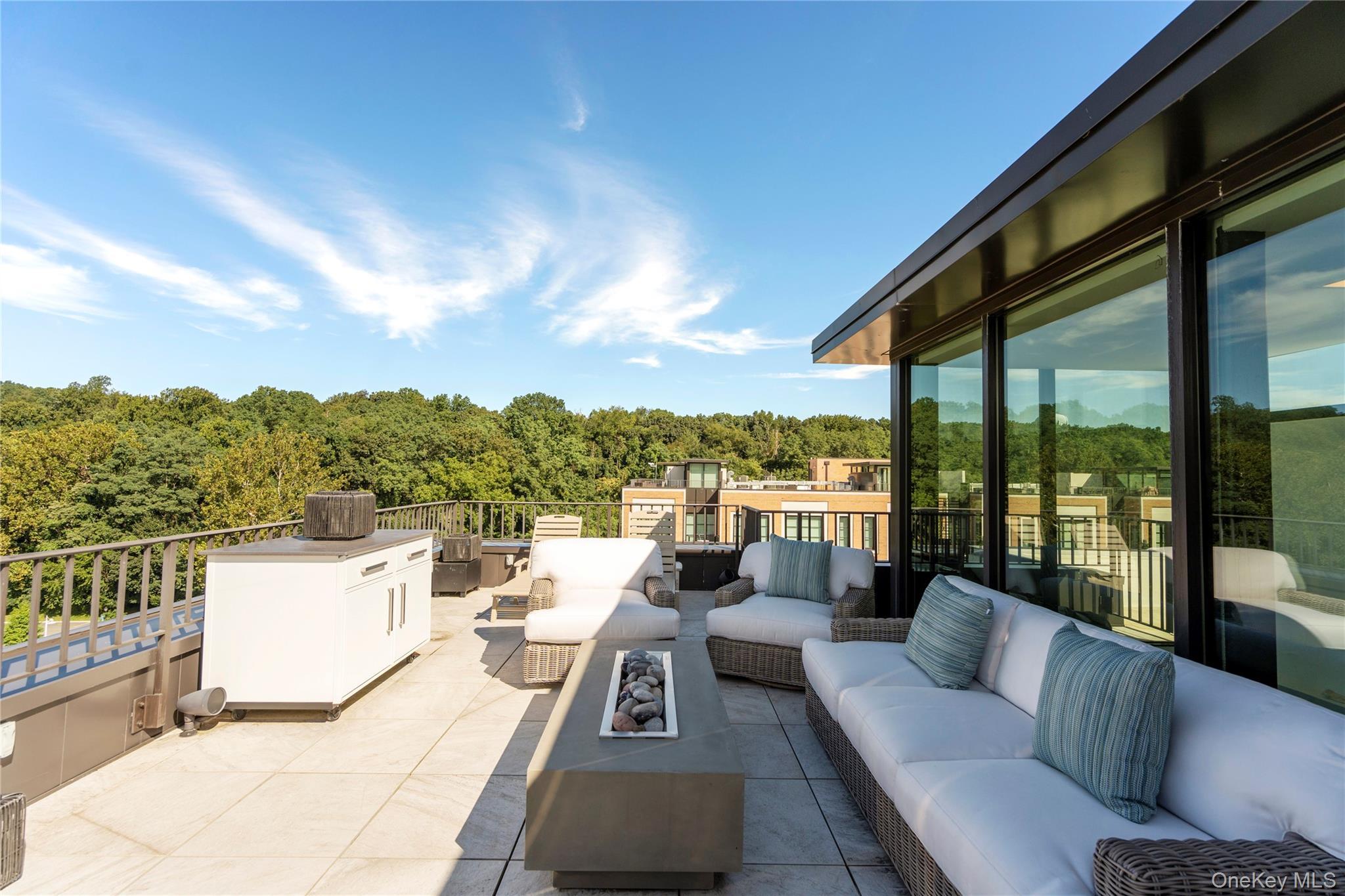 Condo Garvies Point  Nassau County, NY 11542, MLS-924938-20