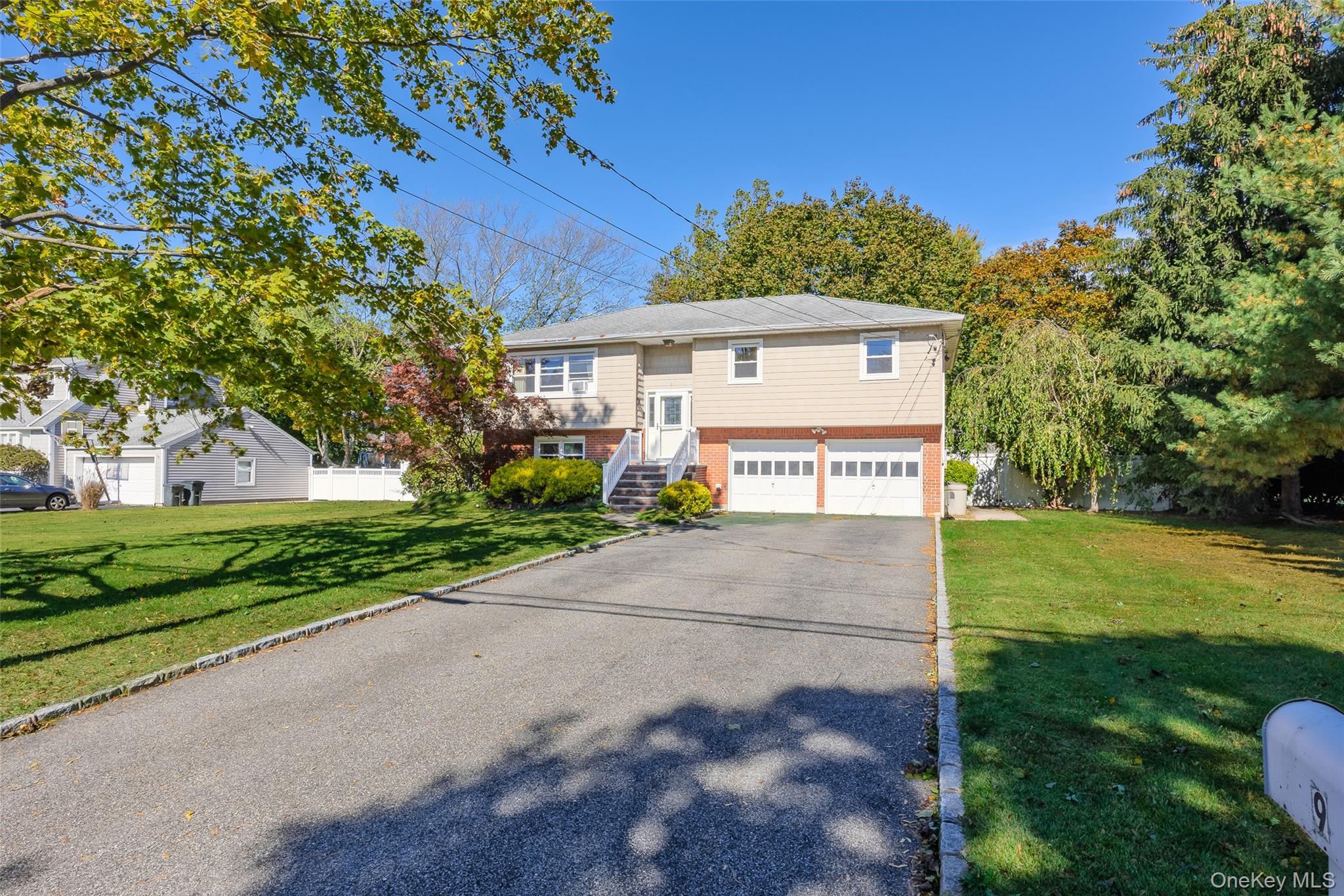 Single Family Grossman  Suffolk County, NY 11747, MLS-924963-2