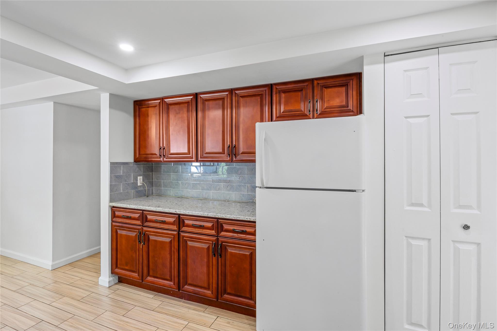 Single Family Grossman  Suffolk County, NY 11747, MLS-924963-27