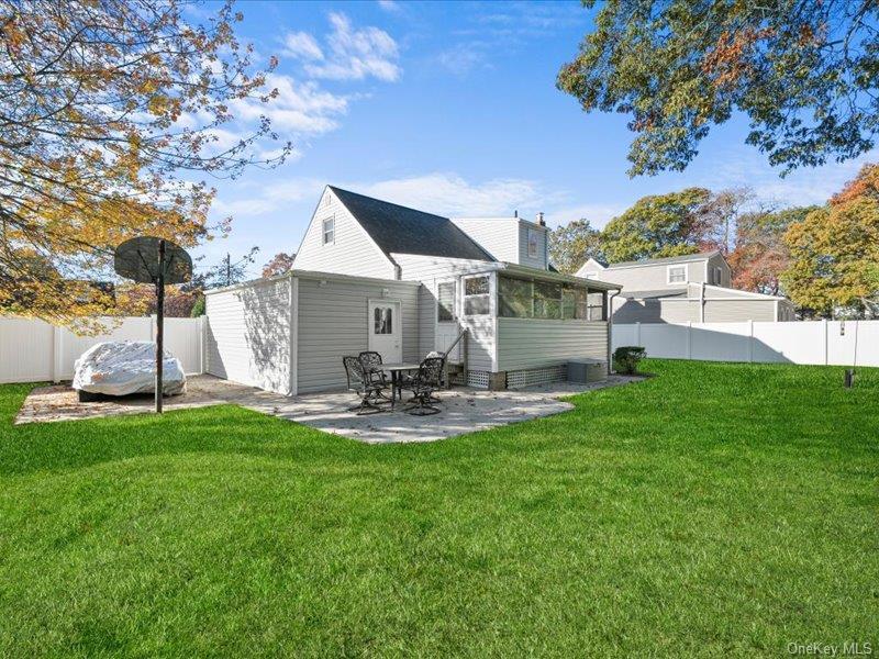 Single Family Beecher  Suffolk County, NY 11703, MLS-924966-28