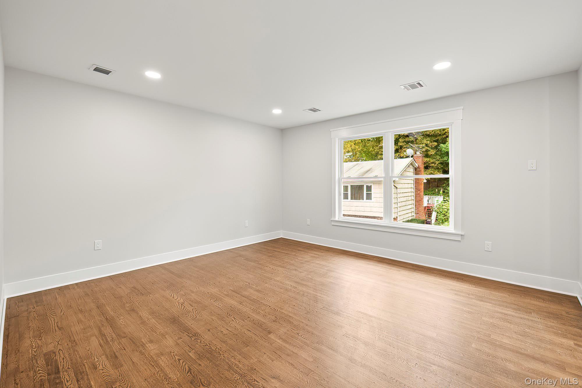 Single Family Stadium  Westchester County, NY 10607, MLS-924994-18