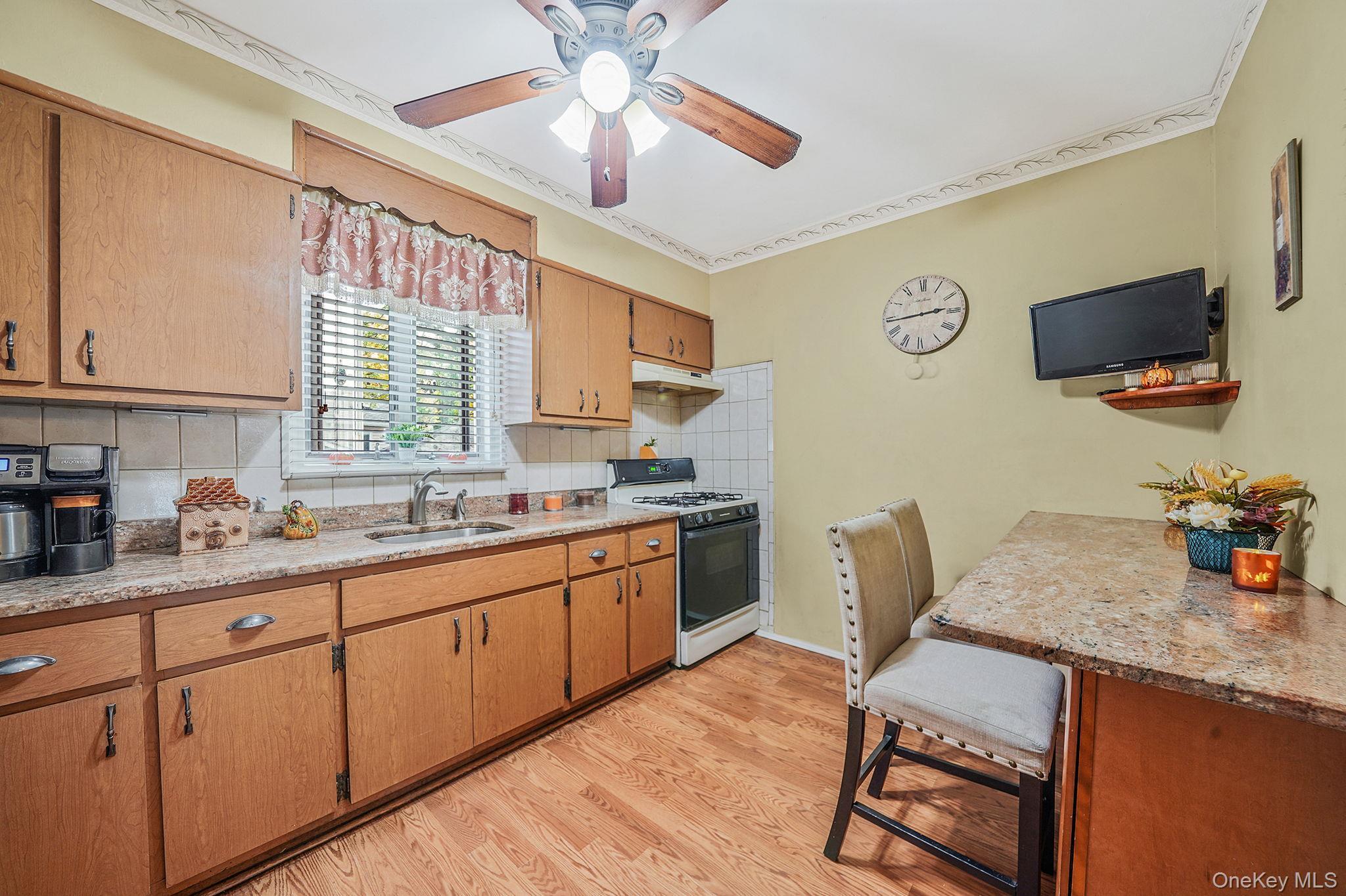 Single Family Avenue S  Brooklyn, NY 11234, MLS-925030-8