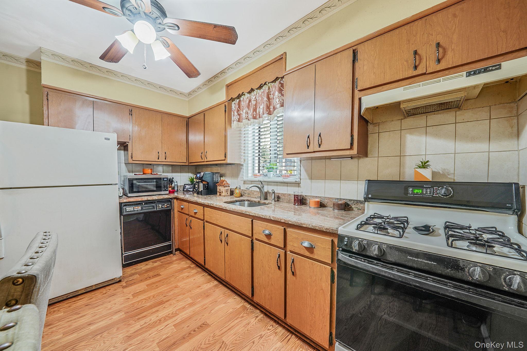 Single Family Avenue S  Brooklyn, NY 11234, MLS-925030-9