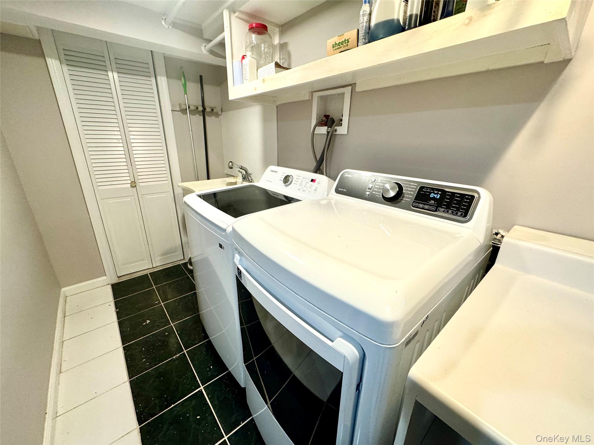 Single Family Sands  Suffolk County, NY 11719, MLS-925045-19