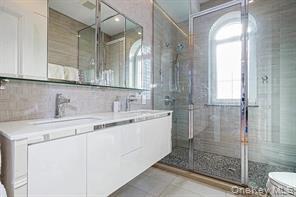 Single Family Dartmouth Queens, NY 11375, MLS-925047-21