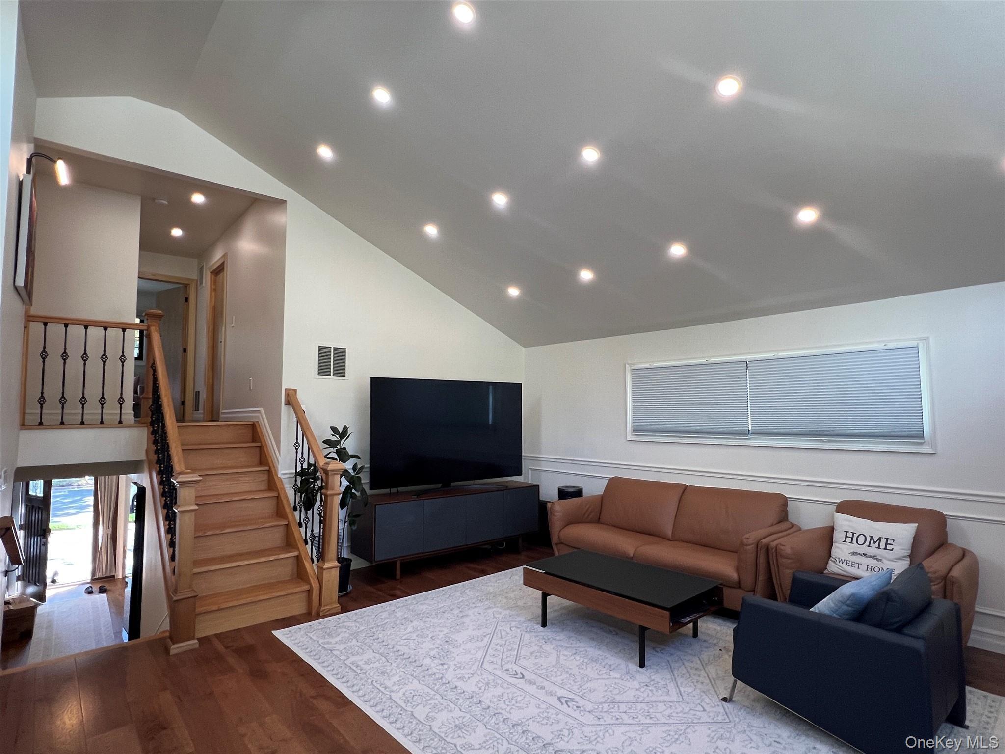 Single Family 76th Queens, NY 11364, MLS-925068-12