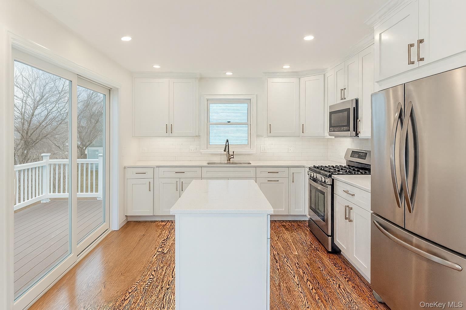 Single Family Frans  Suffolk County, NY 11778, MLS-925101-2