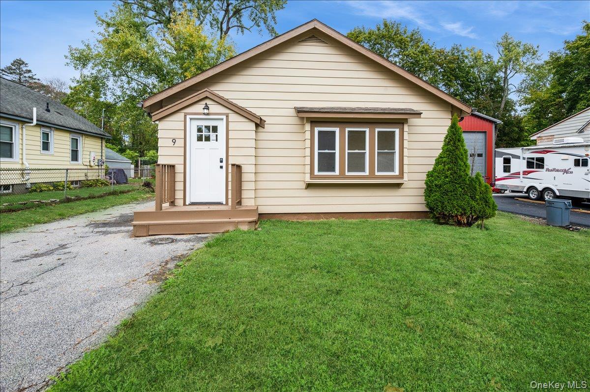 Single Family Greenbush  Dutchess County, NY 12601, MLS-925126-17