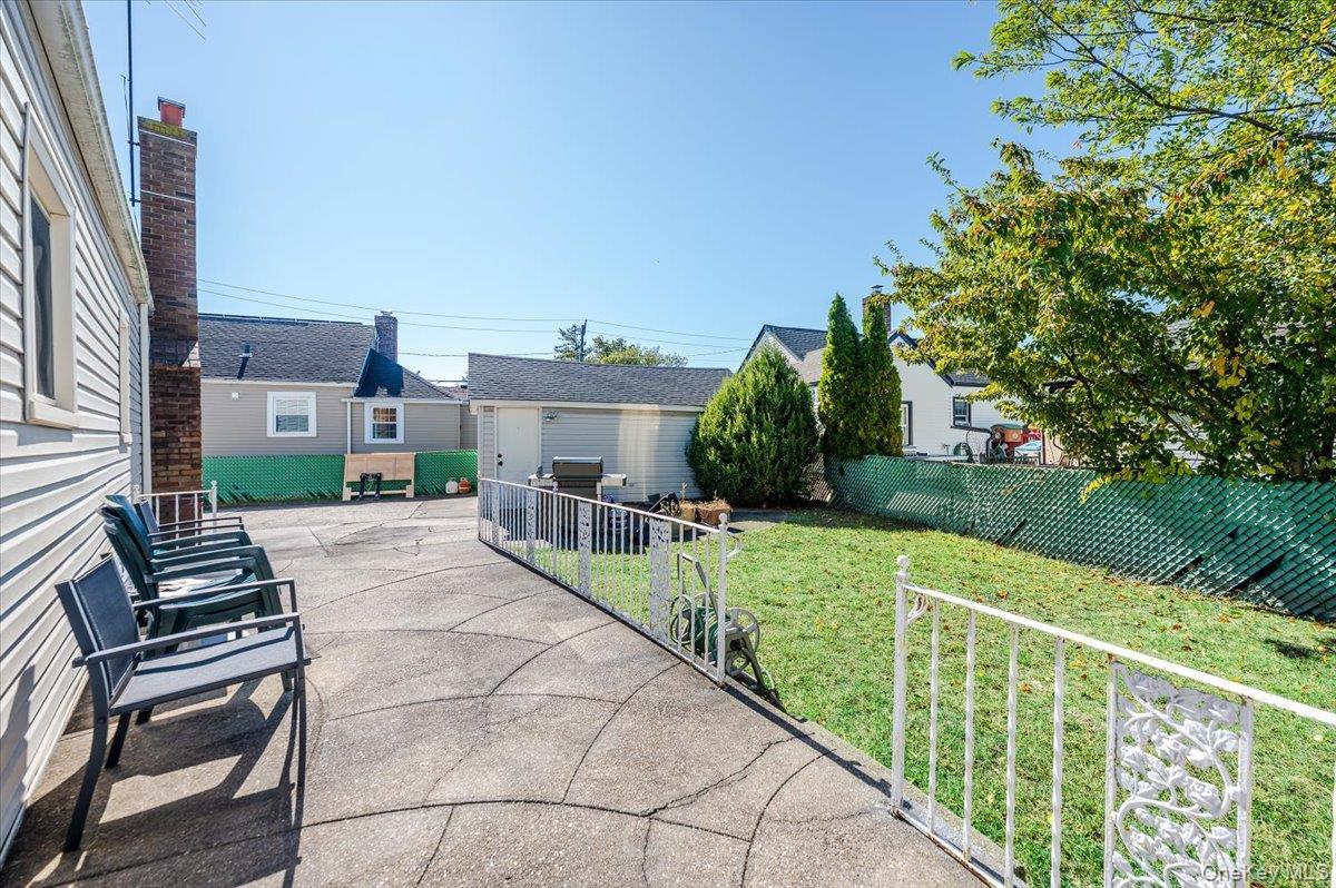 Single Family Hewlett Point  Nassau County, NY 11518, MLS-925135-20