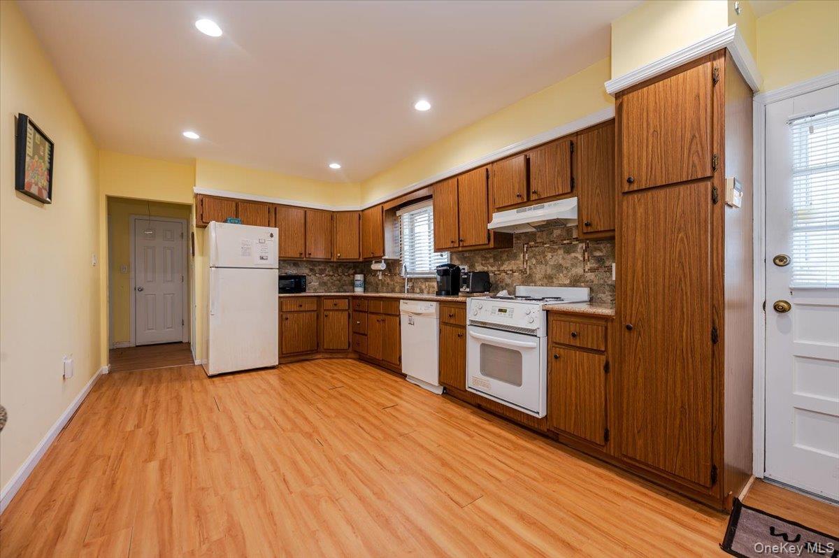 Single Family Hewlett Point  Nassau County, NY 11518, MLS-925135-6