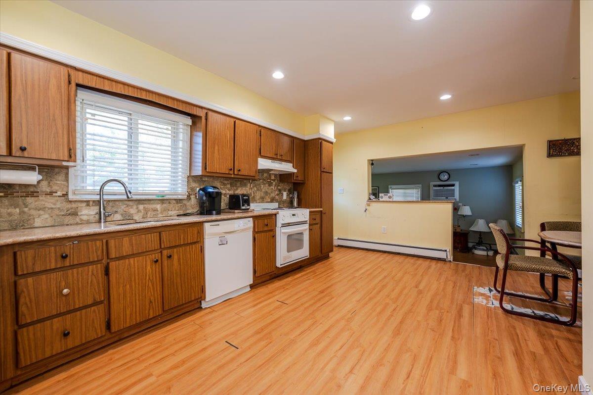 Single Family Hewlett Point  Nassau County, NY 11518, MLS-925135-7