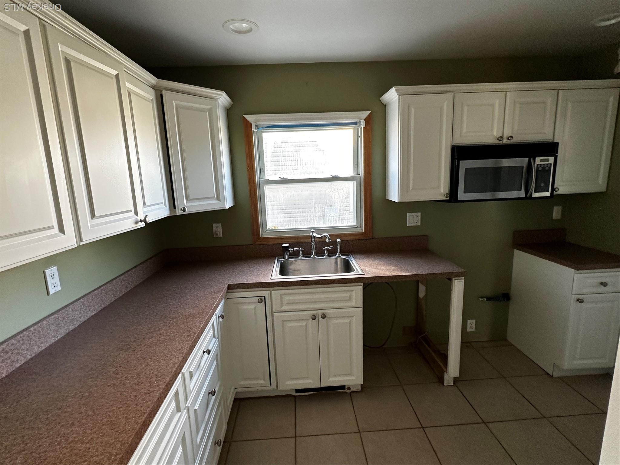 Single Family Jerusalem  Nassau County, NY 11566, MLS-925140-10