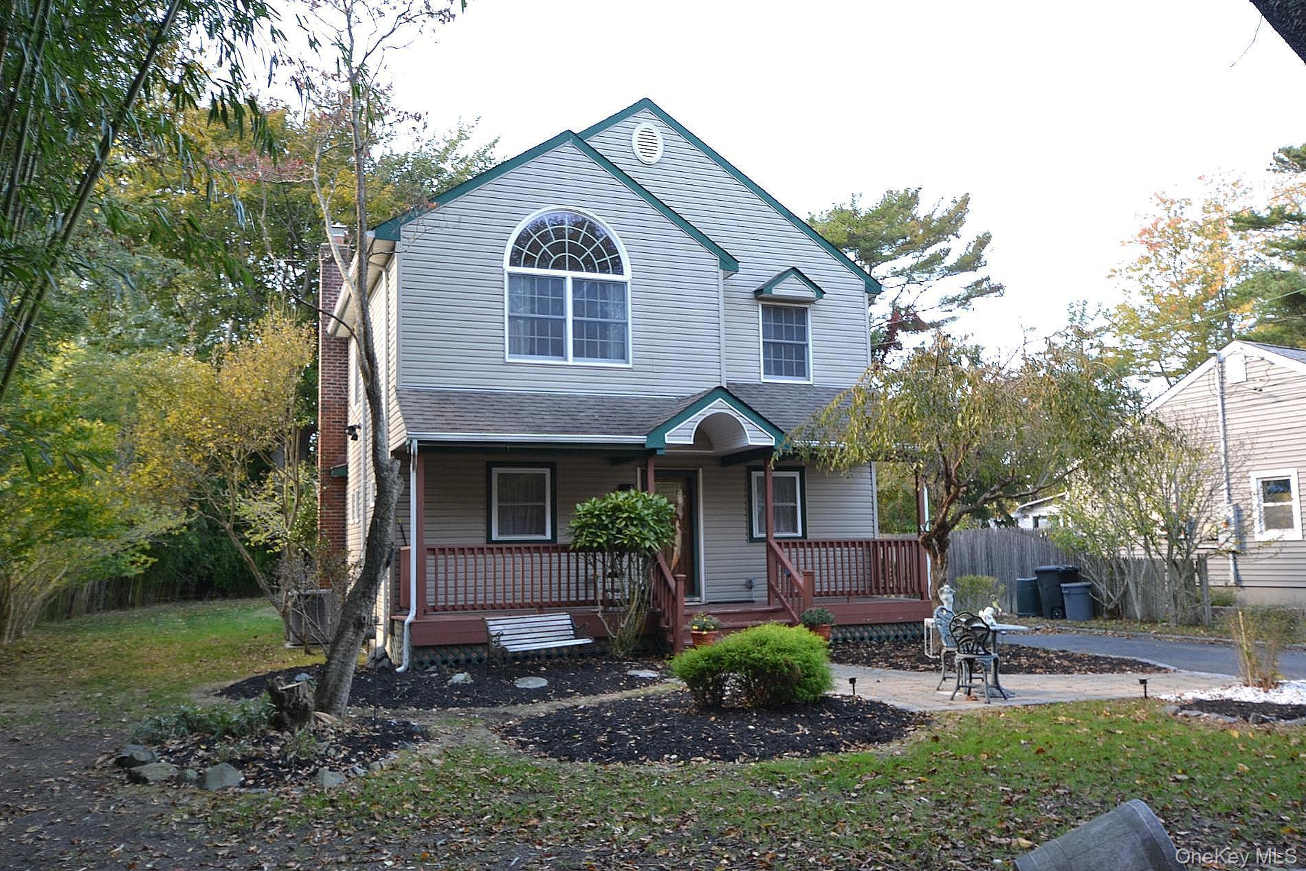 Single Family Grove  Suffolk County, NY 11772, MLS-925182-25