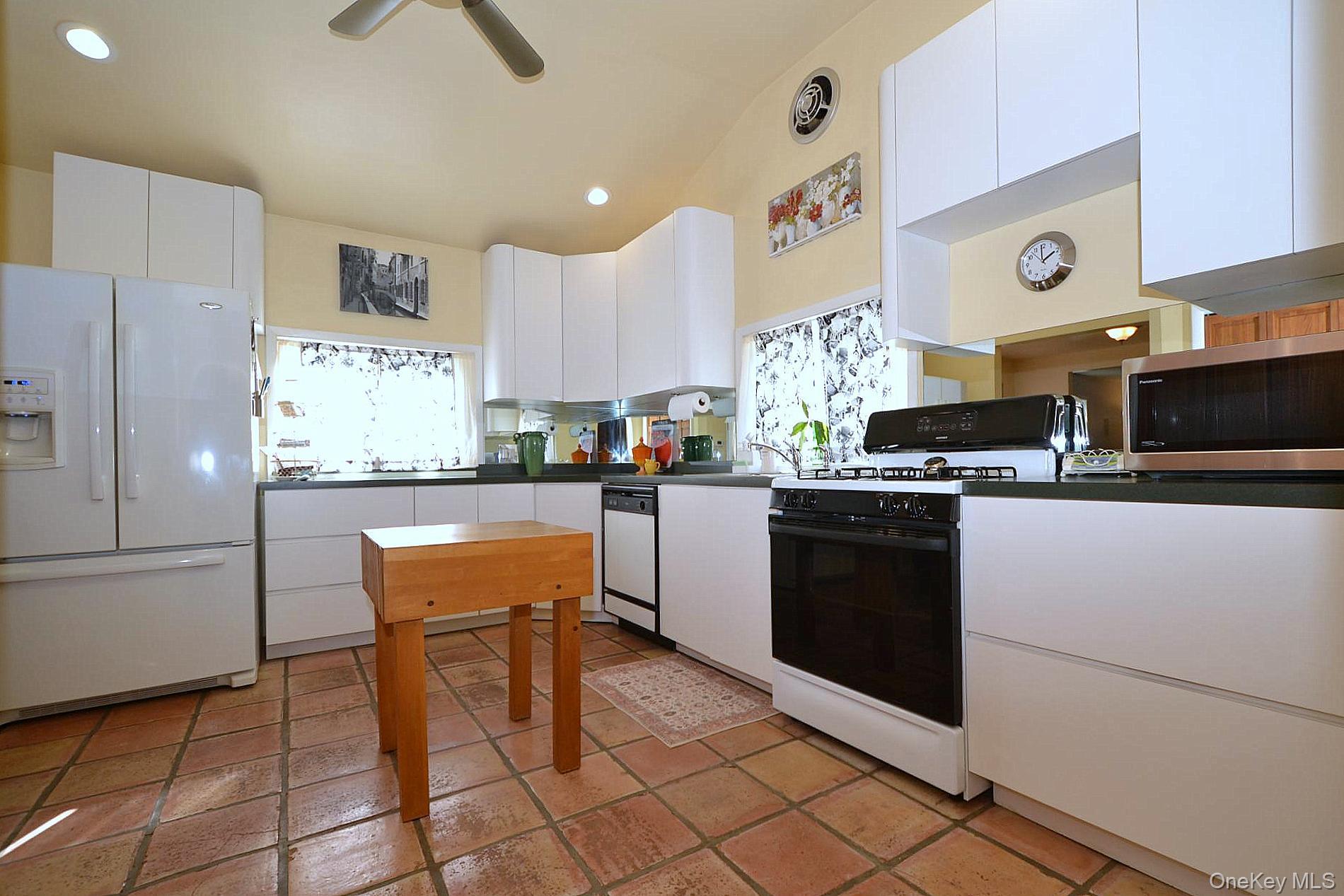 Single Family Grove  Suffolk County, NY 11772, MLS-925182-6