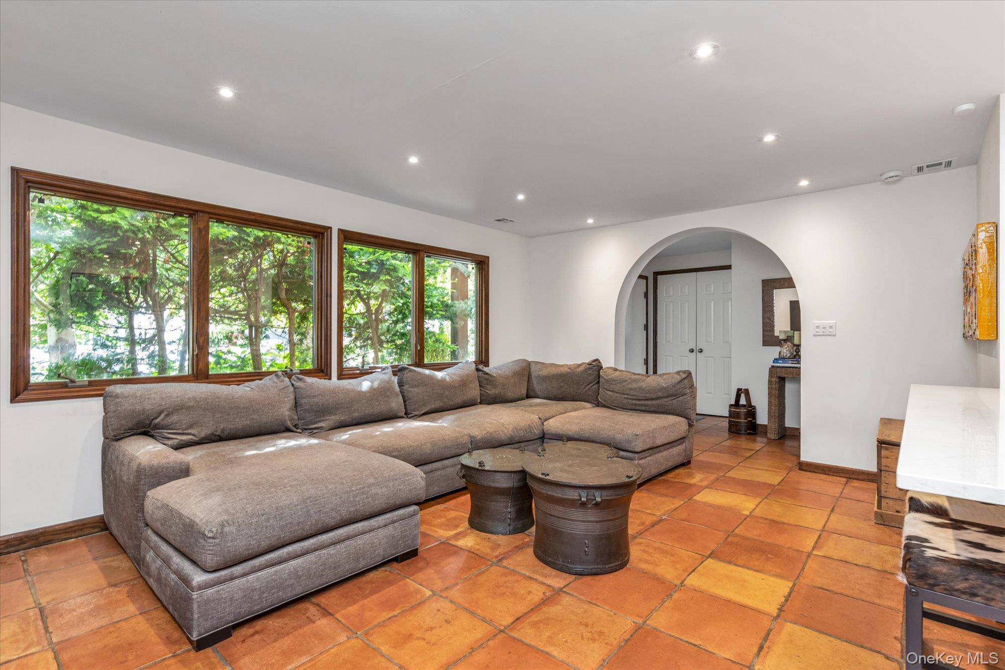 Single Family Mara Nassau County, NY 11509, MLS-925230-2