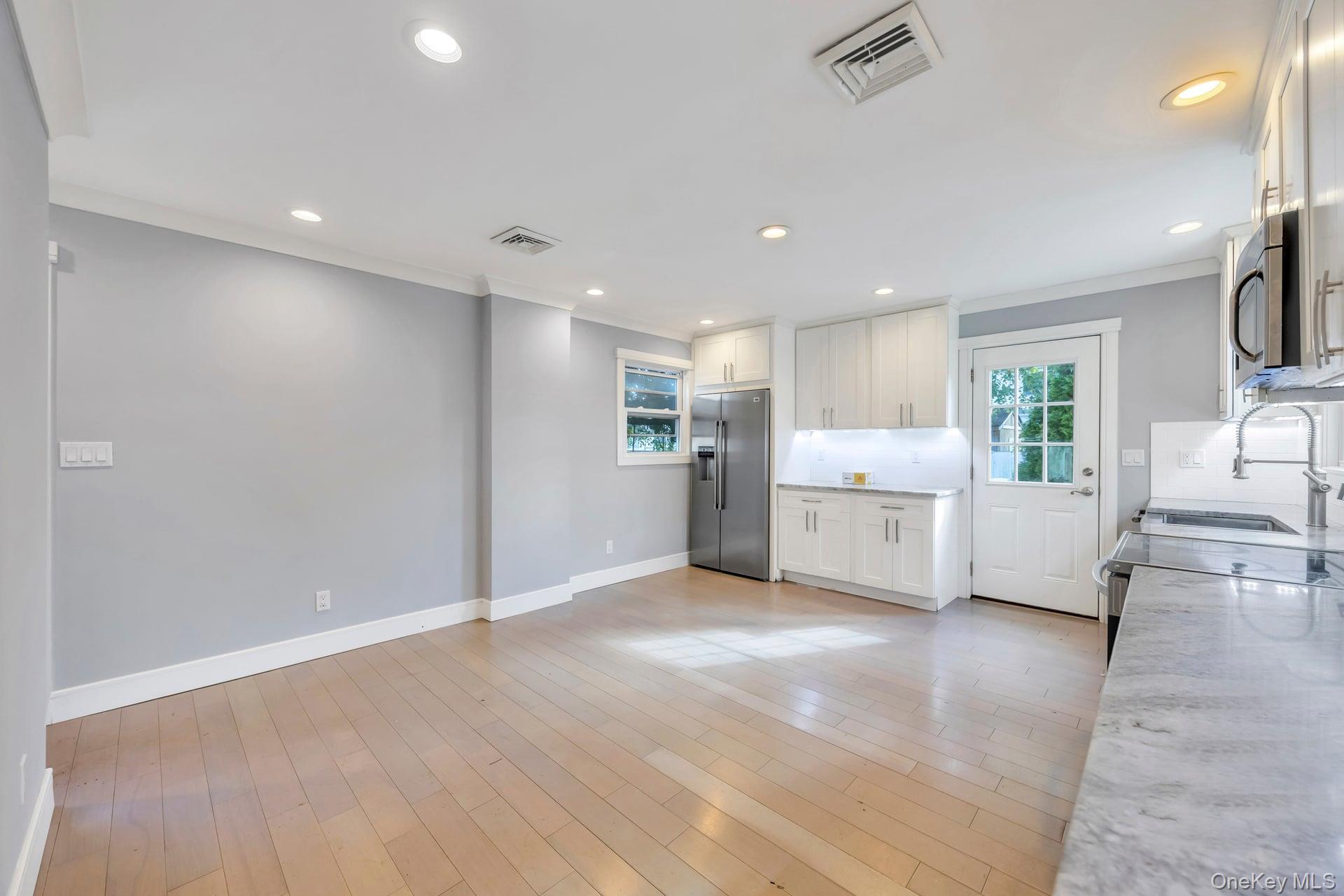 Single Family 35th  Suffolk County, NY 11757, MLS-925231-10