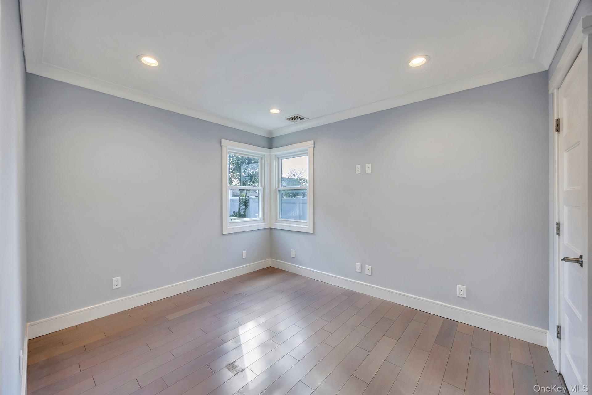 Single Family 35th  Suffolk County, NY 11757, MLS-925231-12