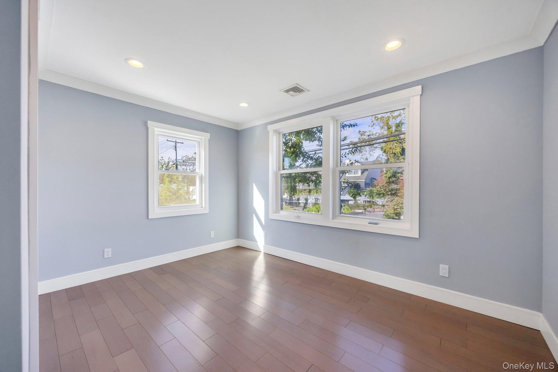 Single Family 35th  Suffolk County, NY 11757, MLS-925231-15