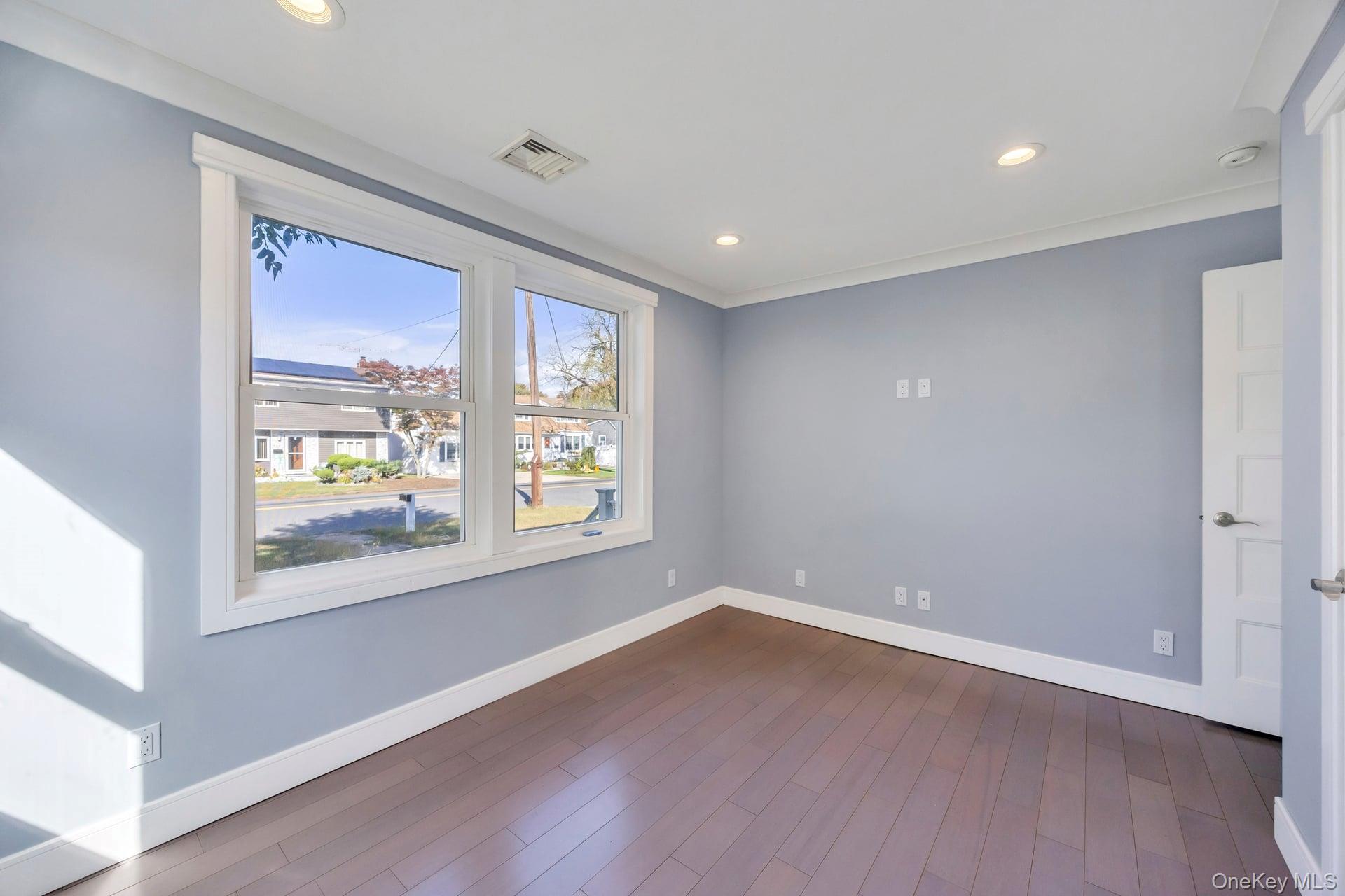 Single Family 35th  Suffolk County, NY 11757, MLS-925231-16