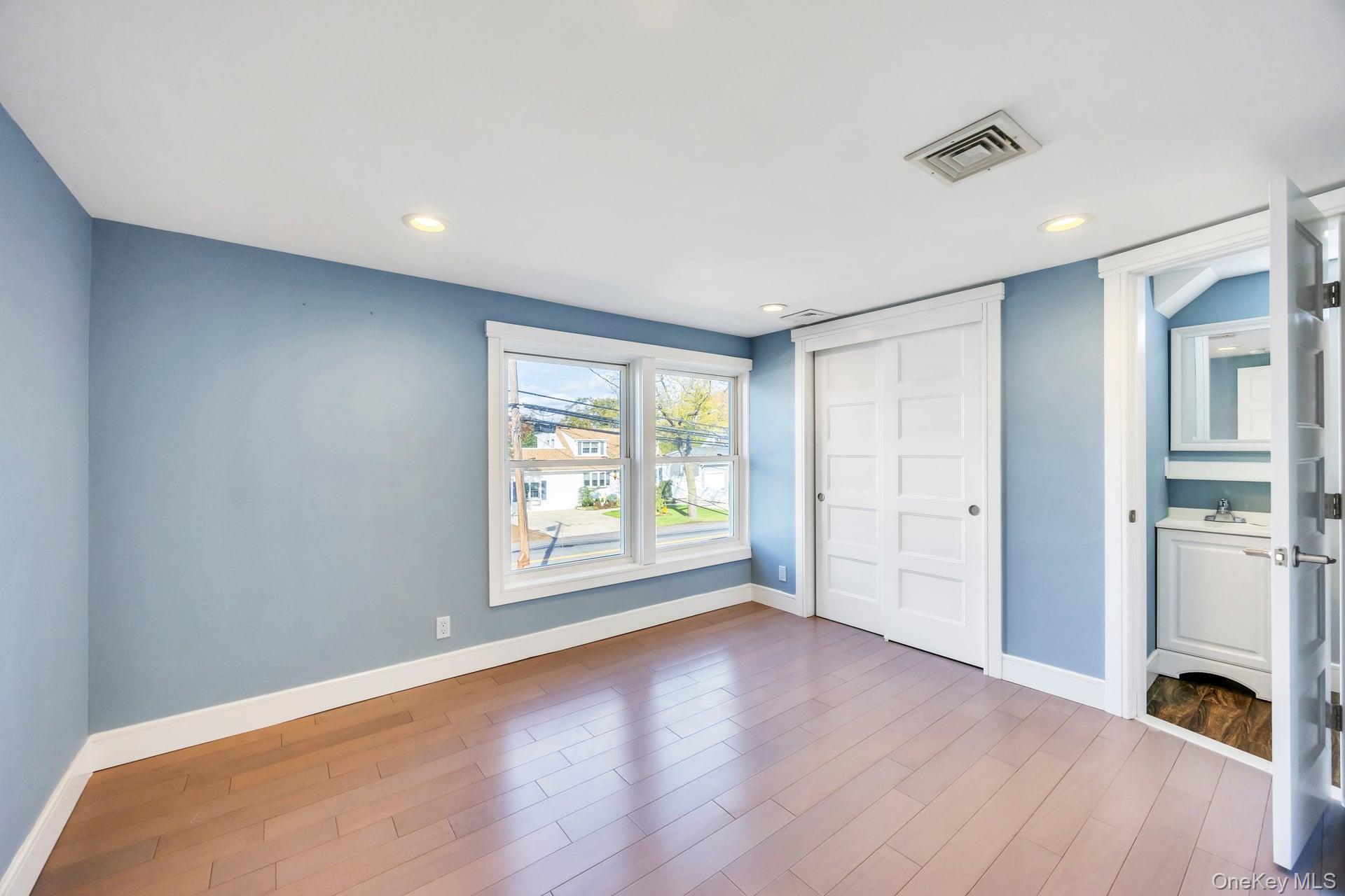 Single Family 35th  Suffolk County, NY 11757, MLS-925231-17