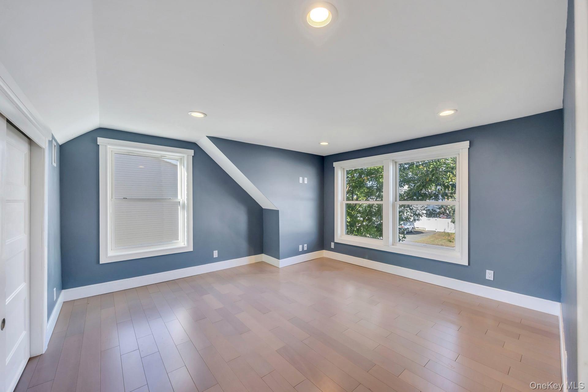 Single Family 35th  Suffolk County, NY 11757, MLS-925231-20