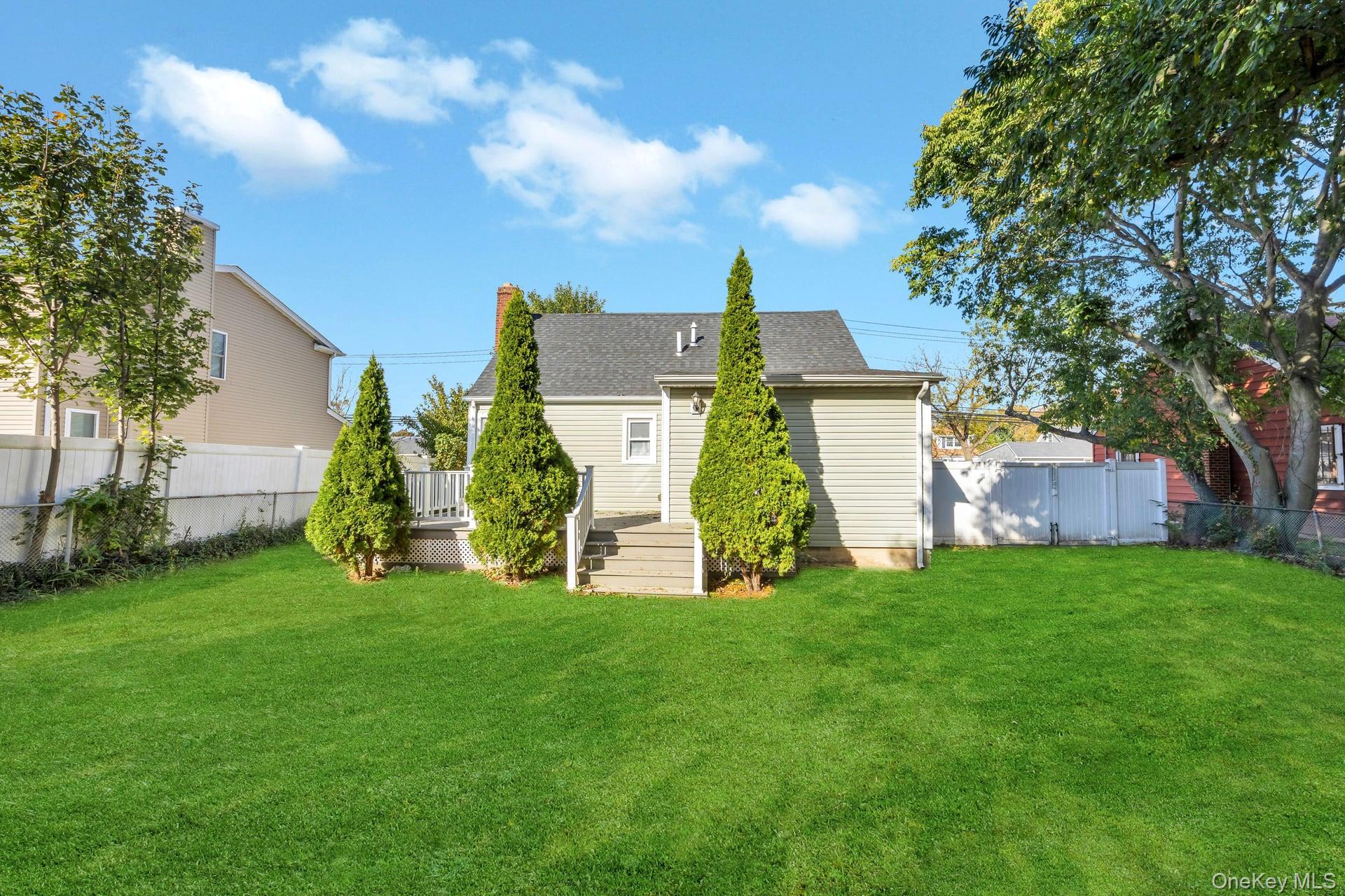 Single Family 35th  Suffolk County, NY 11757, MLS-925231-27