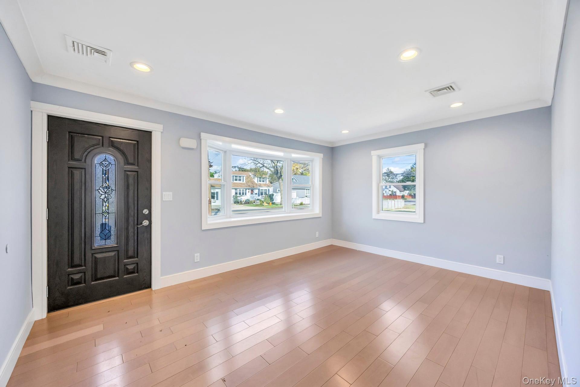 Single Family 35th  Suffolk County, NY 11757, MLS-925231-7