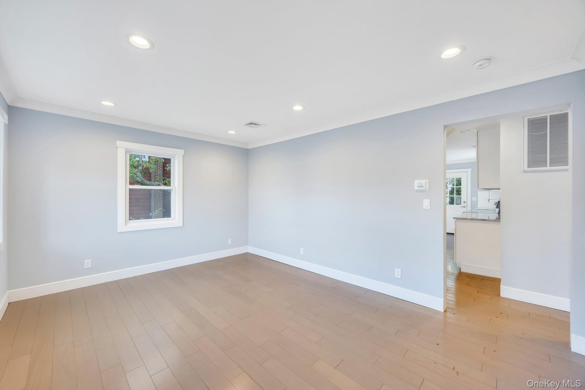 Single Family 35th  Suffolk County, NY 11757, MLS-925231-8