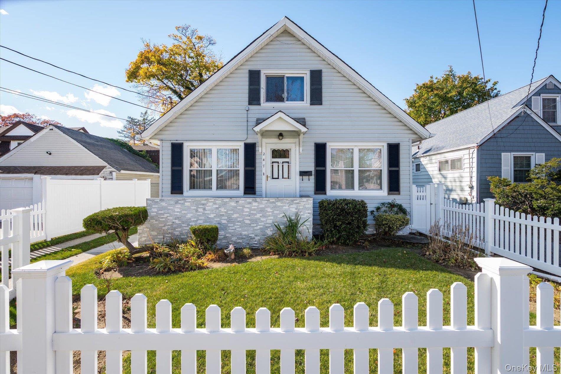 Single Family Columbus  Nassau County, NY 11520, MLS-925282-3