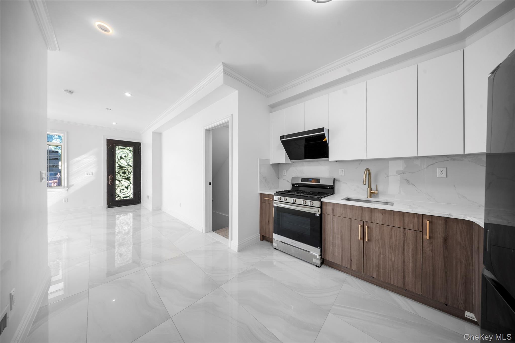 Single Family 166th Queens, NY 11365, MLS-925298-10