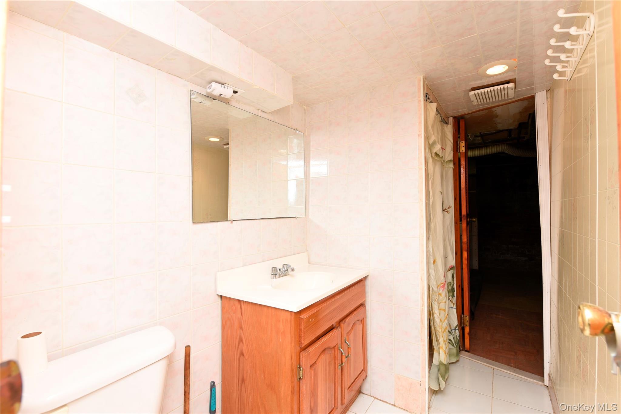 Single Family 76th Queens, NY 11421, MLS-925320-16