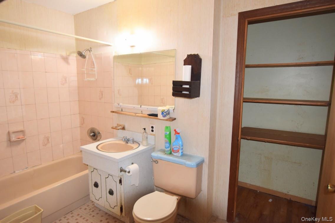 Single Family Dunton  Suffolk County, NY 11772, MLS-925355-8