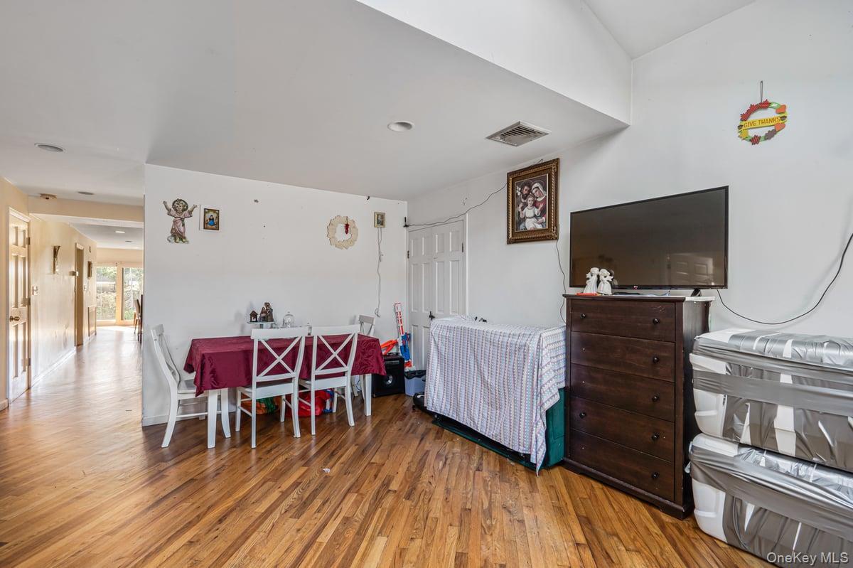 Single Family Jackson Nassau County, NY 11501, MLS-925378-21