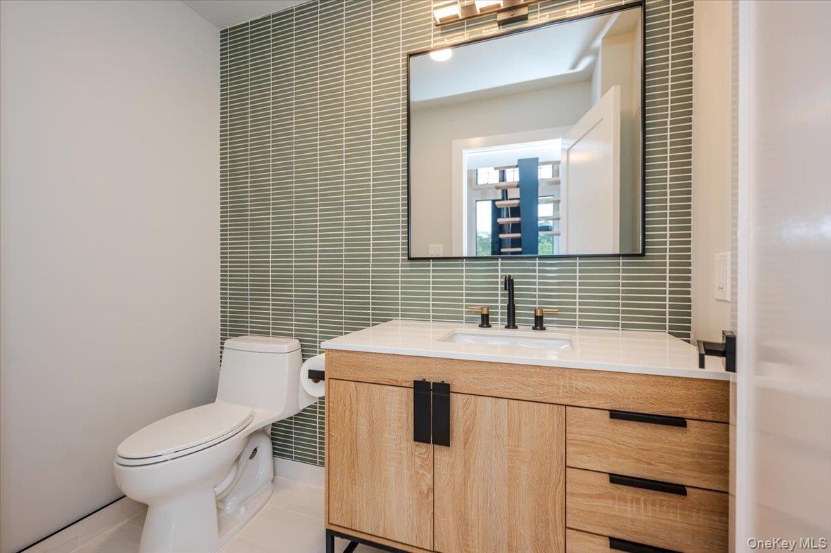 Single Family Bayberry Suffolk County, NY 11751, MLS-925386-18