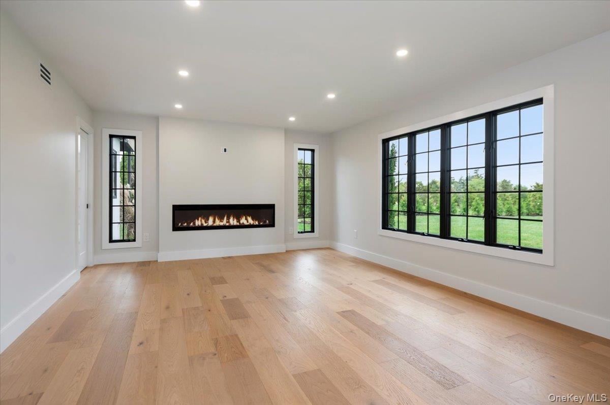 Single Family Bayberry Suffolk County, NY 11751, MLS-925386-19