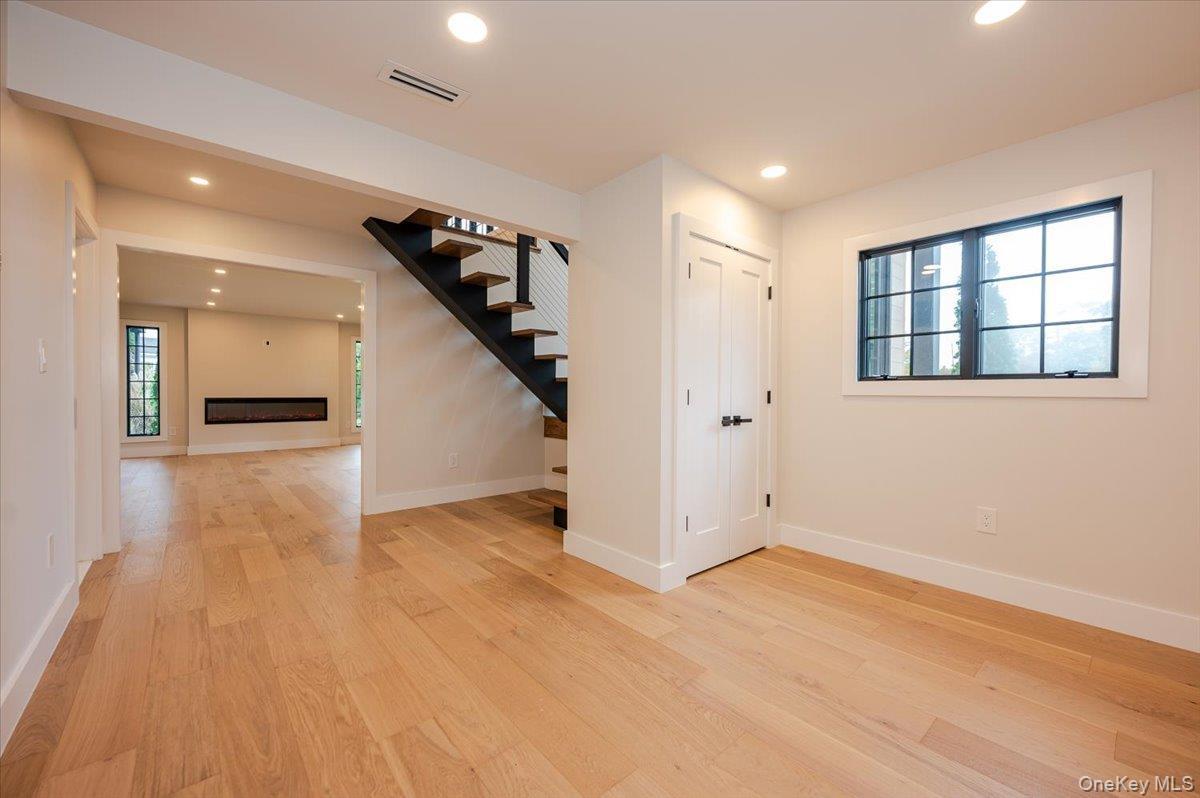 Single Family Bayberry Suffolk County, NY 11751, MLS-925386-20