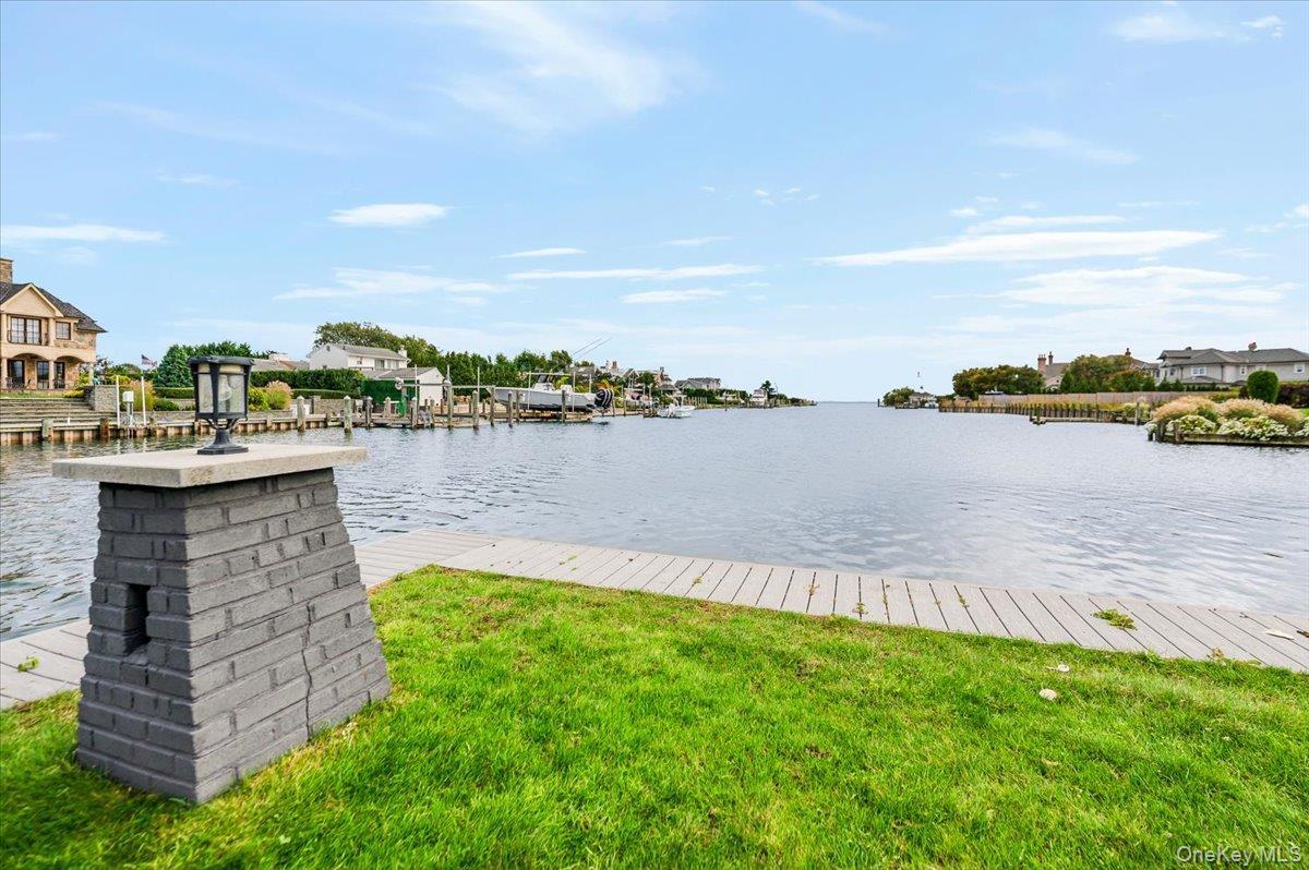 Single Family Bayberry Suffolk County, NY 11751, MLS-925386-23