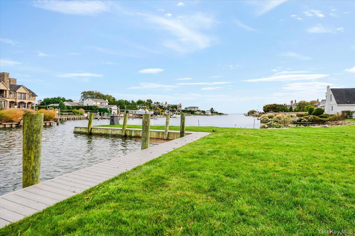 Single Family Bayberry Suffolk County, NY 11751, MLS-925386-25