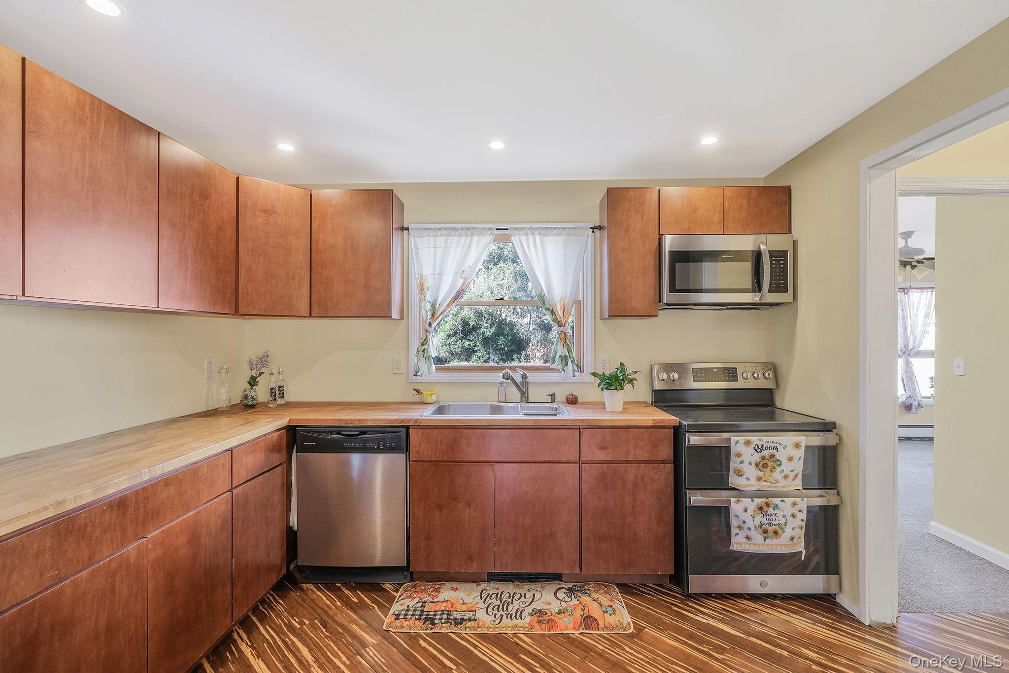 Single Family Vanderbilt  Suffolk County, NY 11769, MLS-925424-15