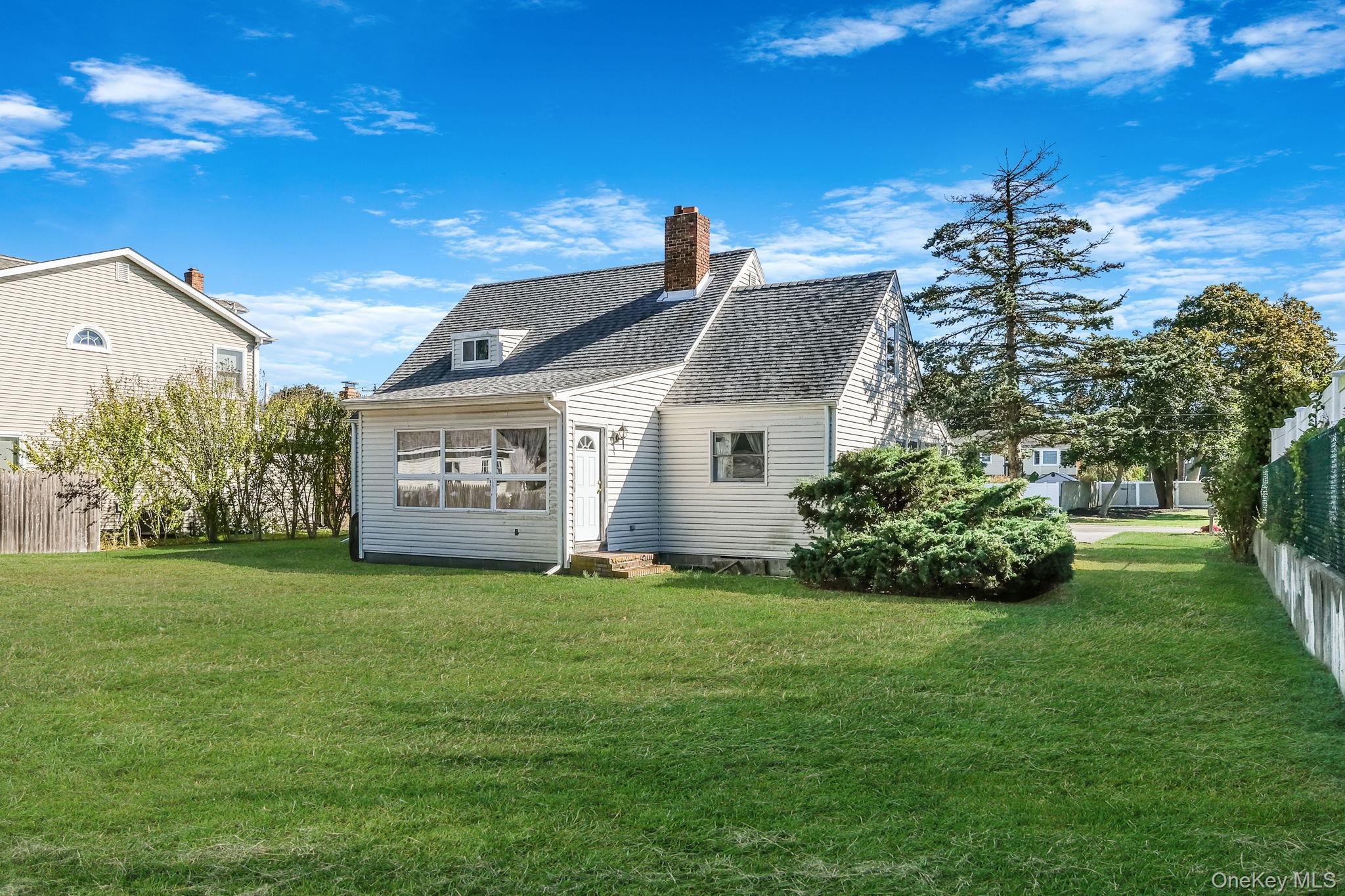 Single Family Vanderbilt  Suffolk County, NY 11769, MLS-925424-27