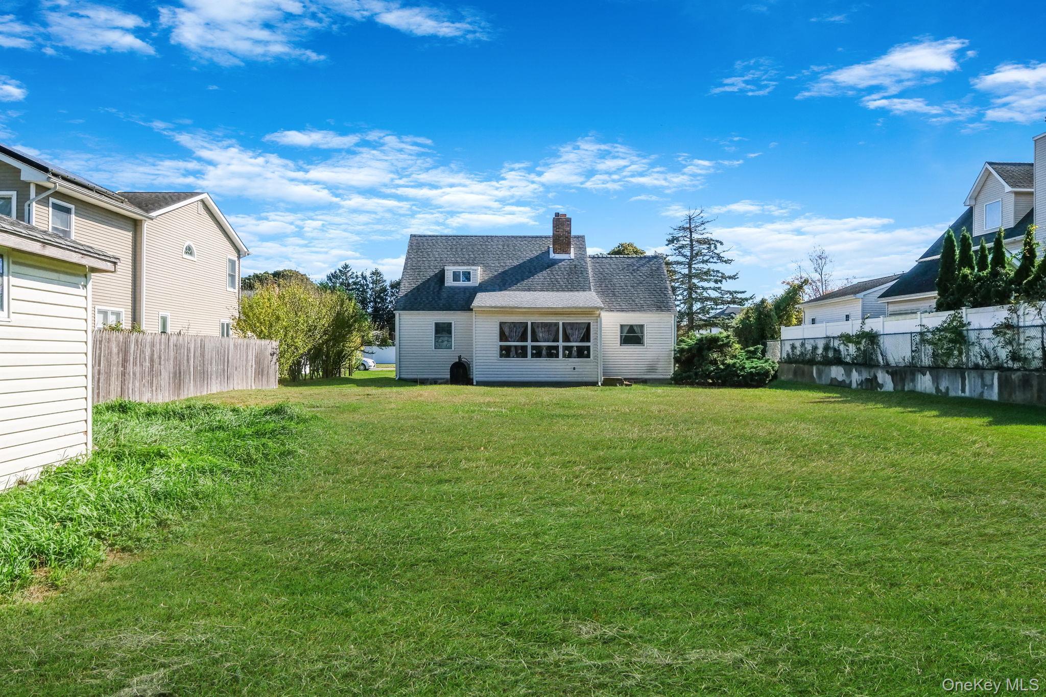 Single Family Vanderbilt  Suffolk County, NY 11769, MLS-925424-28