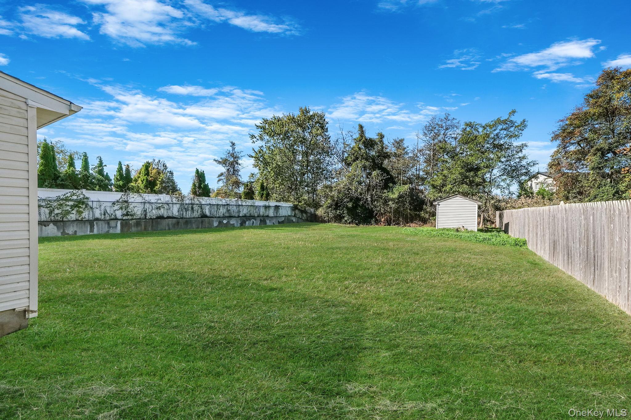 Single Family Vanderbilt  Suffolk County, NY 11769, MLS-925424-31