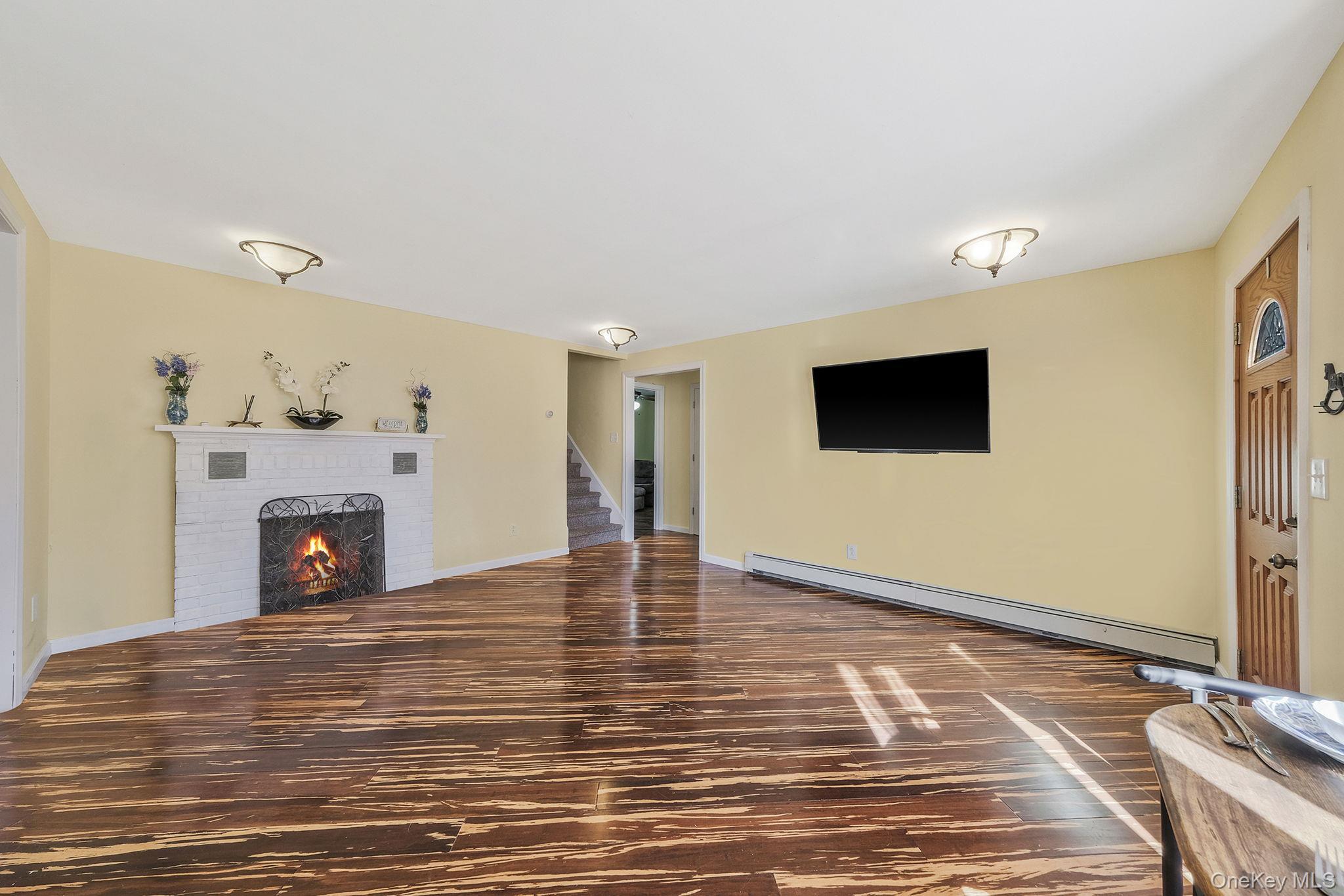 Single Family Vanderbilt  Suffolk County, NY 11769, MLS-925424-7