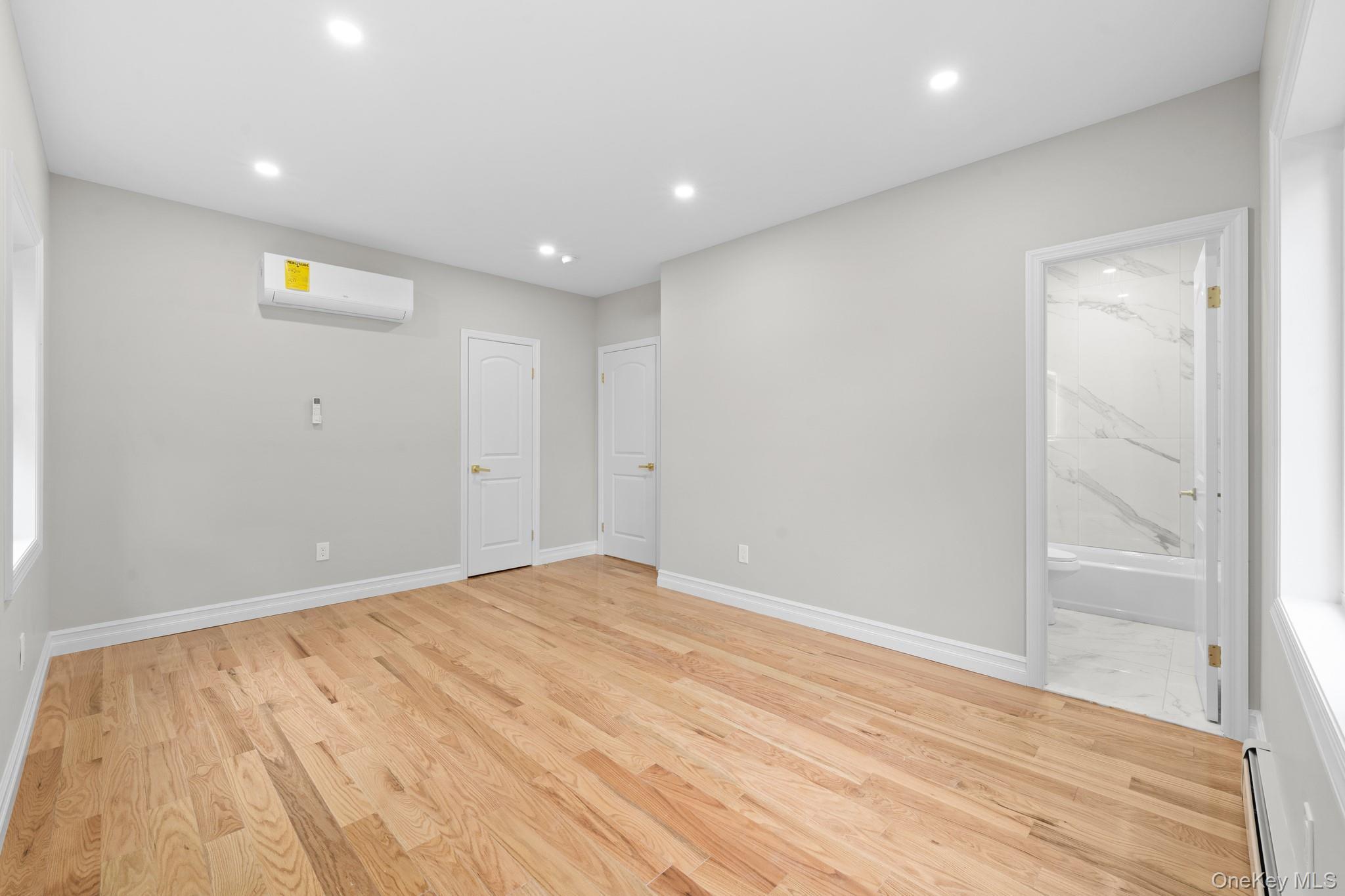 Single Family Tenbroeck  Bronx, NY 10469, MLS-925429-10