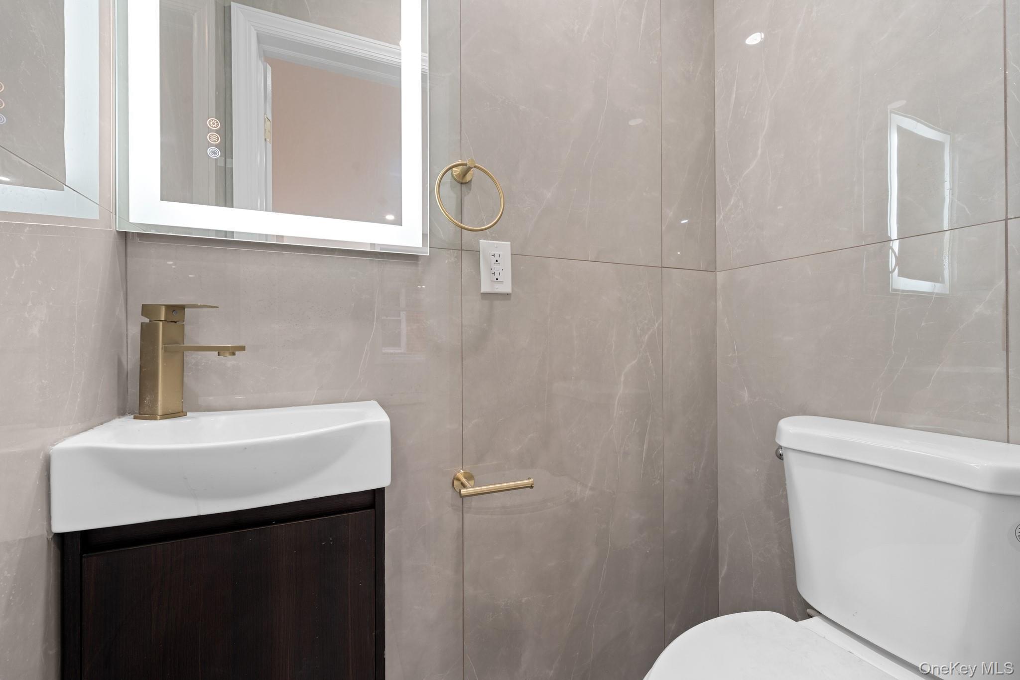 Single Family Tenbroeck  Bronx, NY 10469, MLS-925429-7