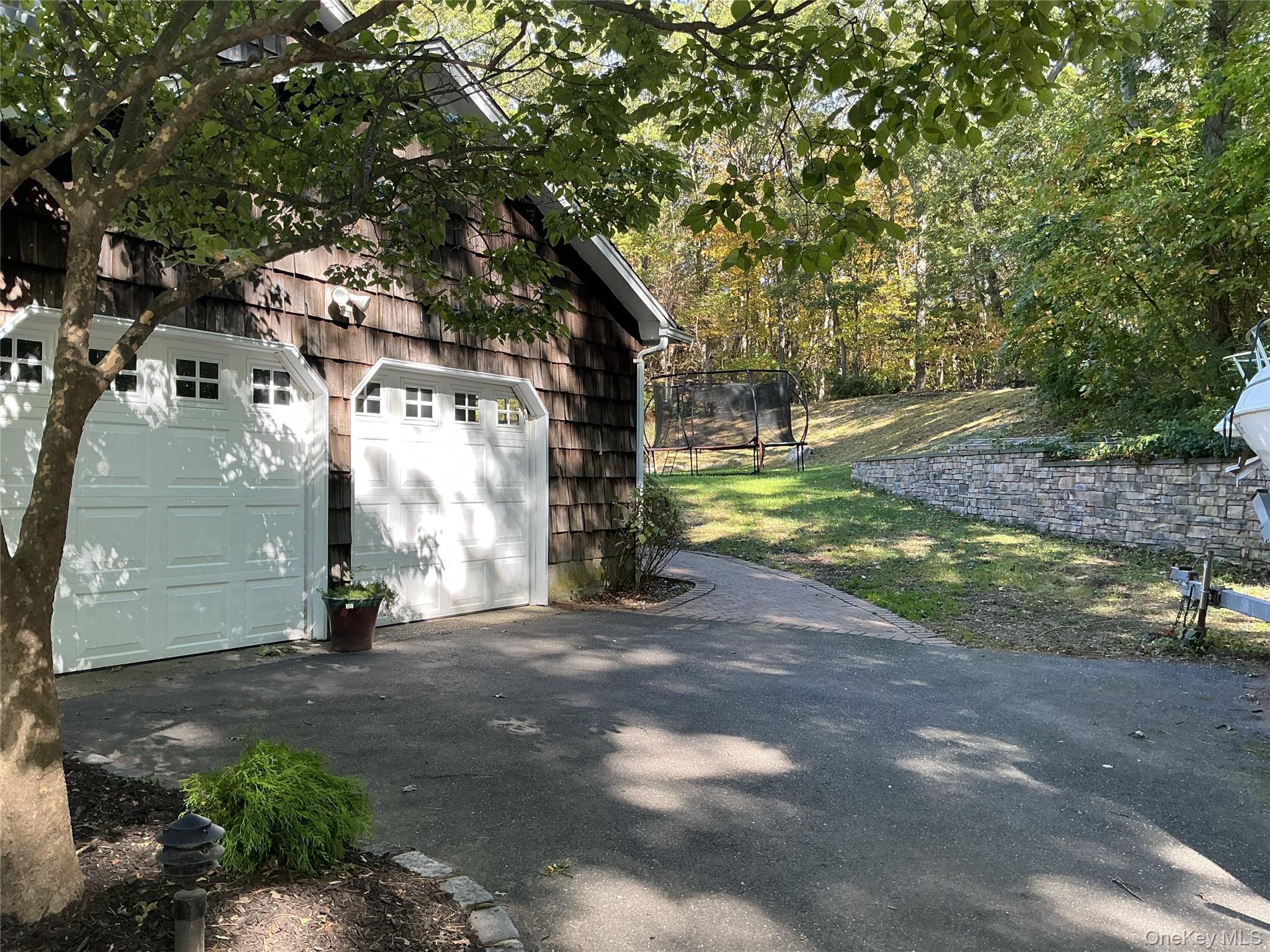 Single Family Salonga Woods Suffolk County, NY 11768, MLS-925492-37